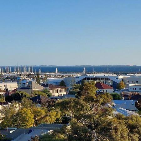 Sky High On Arundel - Central Fremantle Apartment Eksteriør billede